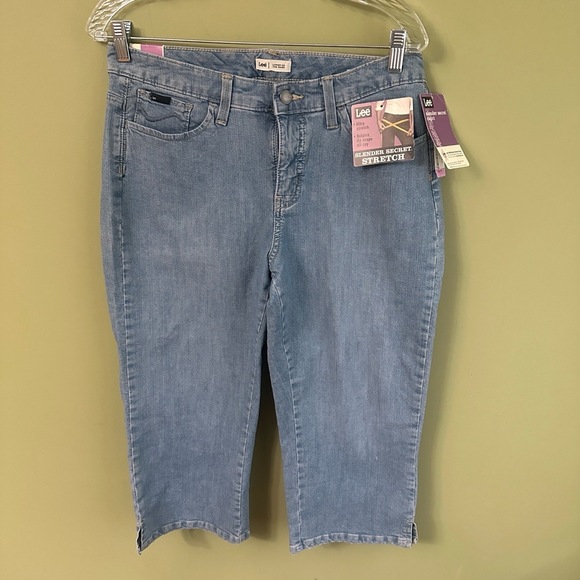 NWT Lee Womens Jeans Size 12 Medium Blue Capri Stretch Cropped Denim Pants - Picture 1 of 9